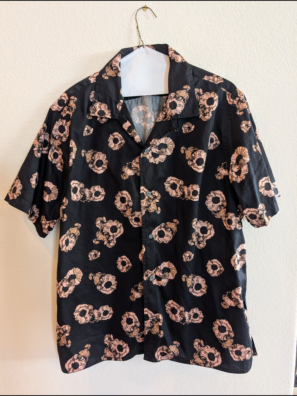Men's Black Short-Sleeve Floral Print Shirt
